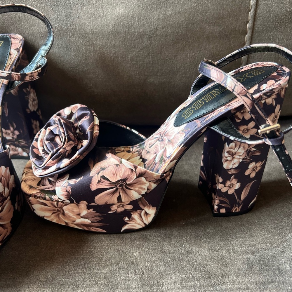 Express Tan Brown Floral Rose Strap Platform Heeled Sandals - Picture 3 of 8